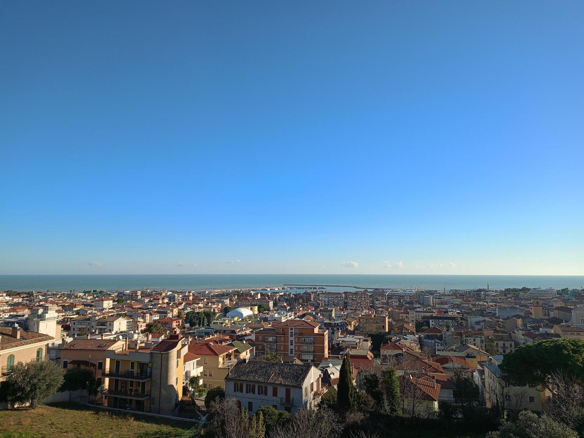 Casa Del Fiordaliso Hotell San Benedetto del Tronto Exteriör bild
